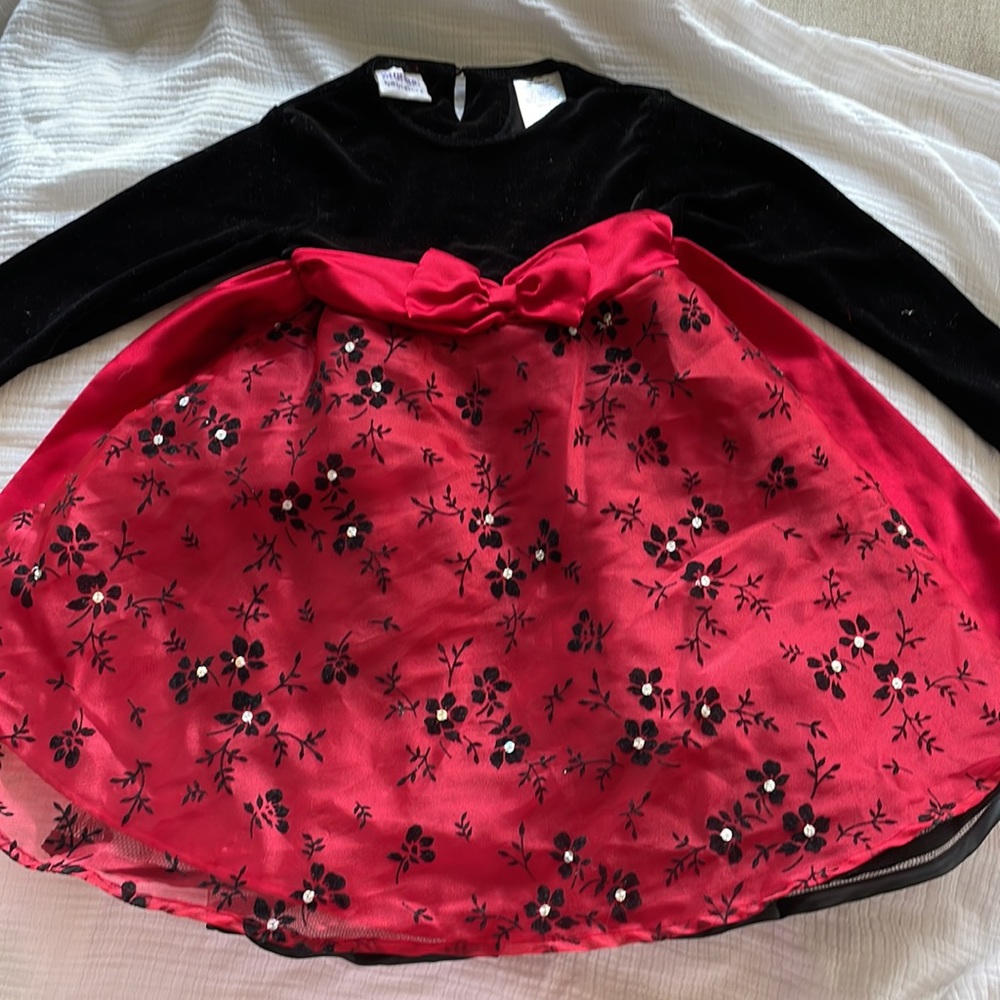 Black & red velvet dress